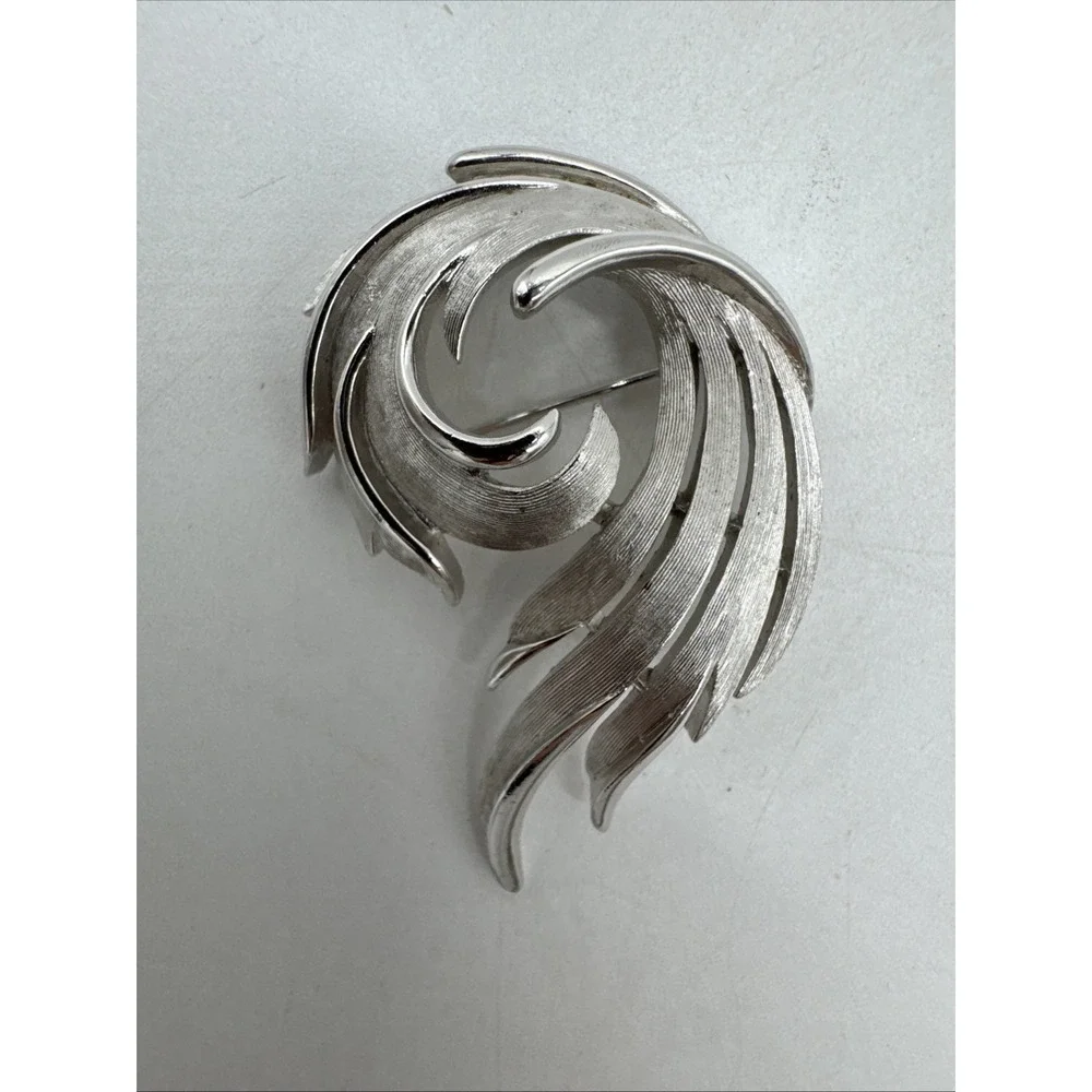 Vintage  Crown Trifari Silver Tone Large Brooch Pin 2